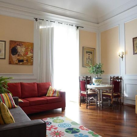 Elegante Appartamento Centro Storico Катания Экстерьер фото