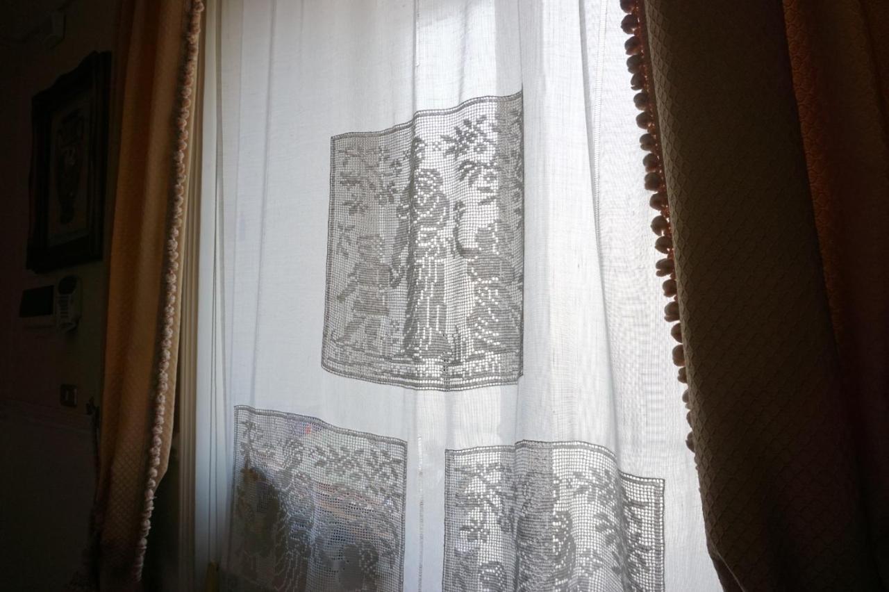 Elegante Appartamento Centro Storico Катания Экстерьер фото