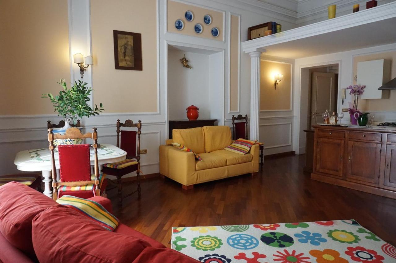 Elegante Appartamento Centro Storico Катания Экстерьер фото
