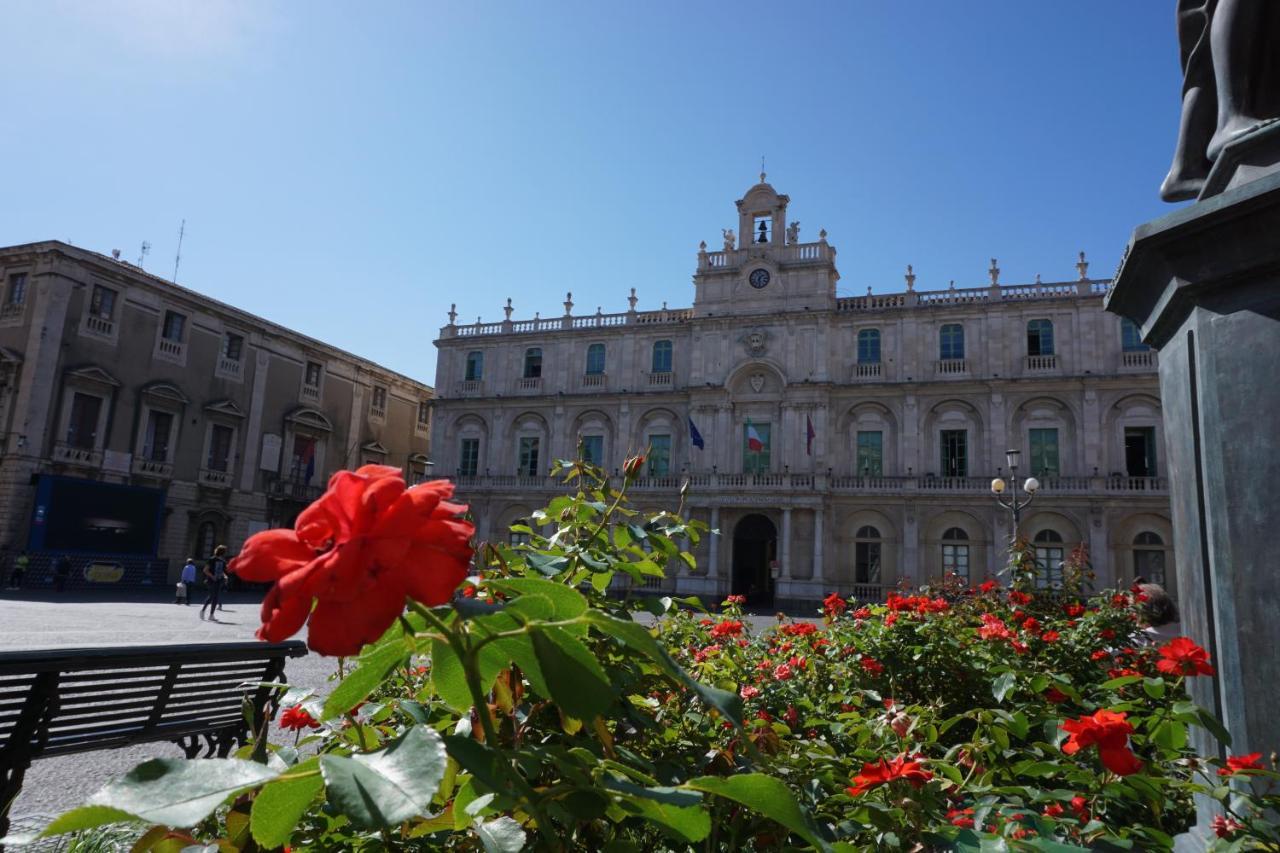 Elegante Appartamento Centro Storico Катания Экстерьер фото